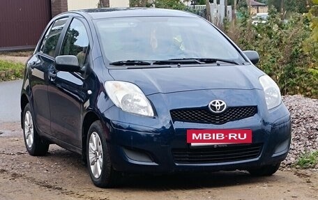 Toyota Yaris III рестайлинг, 2010 год, 750 000 рублей, 2 фотография