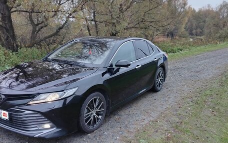 Toyota Camry, 2019 год, 2 100 000 рублей, 3 фотография