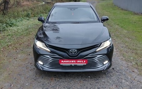 Toyota Camry, 2019 год, 2 100 000 рублей, 4 фотография
