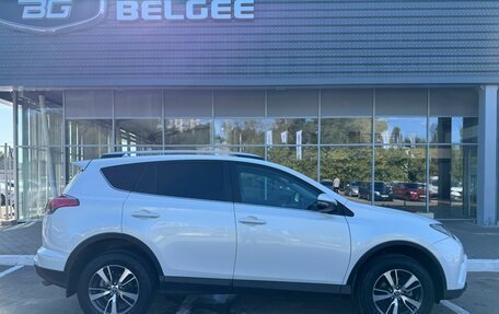 Toyota RAV4, 2018 год, 2 380 000 рублей, 4 фотография