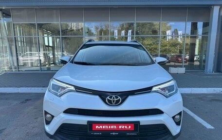 Toyota RAV4, 2018 год, 2 380 000 рублей, 2 фотография