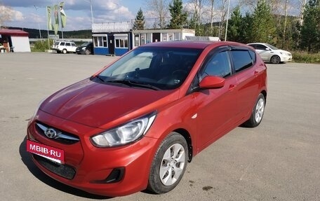 Hyundai Solaris II рестайлинг, 2013 год, 1 200 000 рублей, 2 фотография