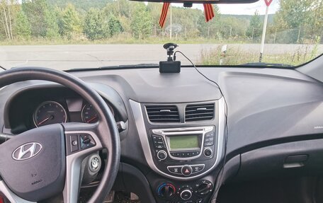 Hyundai Solaris II рестайлинг, 2013 год, 1 200 000 рублей, 14 фотография