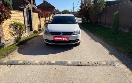 Volkswagen Jetta VI, 2013 год, 1 100 000 рублей, 2 фотография