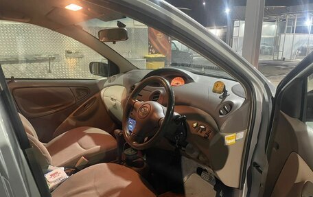 Toyota Platz, 2004 год, 420 000 рублей, 8 фотография