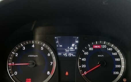 Hyundai Solaris II рестайлинг, 2013 год, 830 000 рублей, 14 фотография