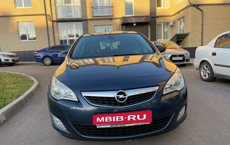 Opel Astra J, 2011 год, 690 000 рублей, 2 фотография