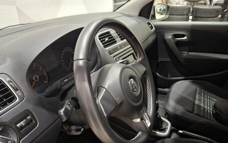 Volkswagen Polo VI (EU Market), 2015 год, 890 000 рублей, 25 фотография