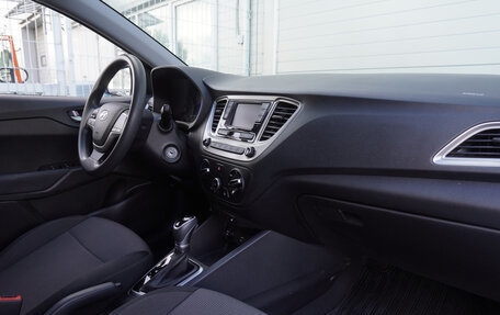 Hyundai Solaris II рестайлинг, 2021 год, 1 633 000 рублей, 19 фотография