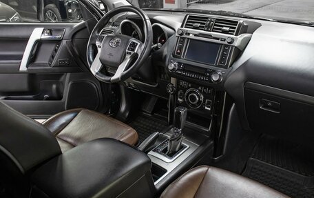 Toyota Land Cruiser Prado 150 рестайлинг 2, 2016 год, 3 498 000 рублей, 11 фотография