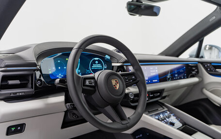 Porsche Macan, 2024 год, 11 990 000 рублей, 13 фотография