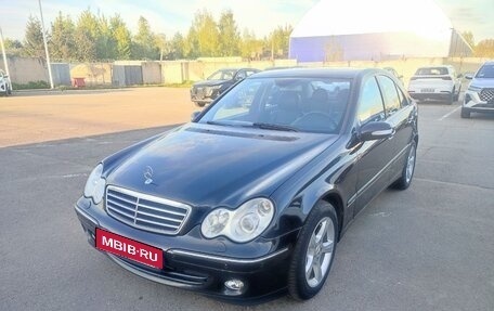 Mercedes-Benz C-Класс, 2005 год, 700 000 рублей, 1 фотография