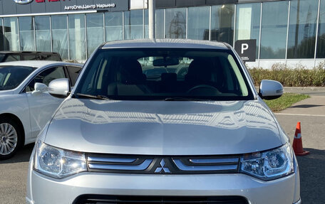 Mitsubishi Outlander III рестайлинг 3, 2014 год, 1 248 000 рублей, 3 фотография