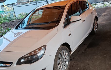Opel Astra J, 2013 год, 760 000 рублей, 1 фотография