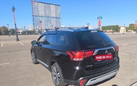 Mitsubishi Outlander III рестайлинг 3, 2019 год, 2 100 000 рублей, 3 фотография