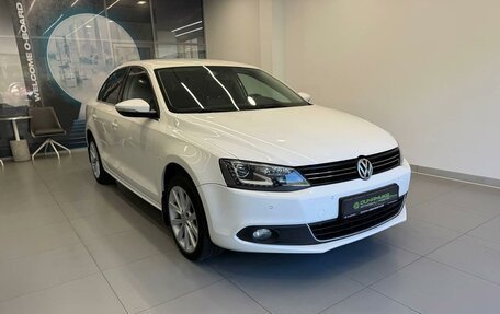 Volkswagen Jetta VI, 2014 год, 990 000 рублей, 3 фотография