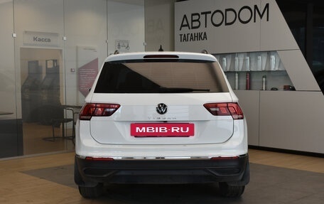 Volkswagen Tiguan II, 2021 год, 2 349 000 рублей, 6 фотография