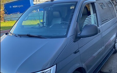 Volkswagen Caravelle T6 рестайлинг, 2018 год, 2 550 000 рублей, 4 фотография