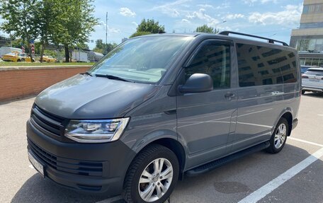 Volkswagen Caravelle T6 рестайлинг, 2018 год, 2 550 000 рублей, 2 фотография