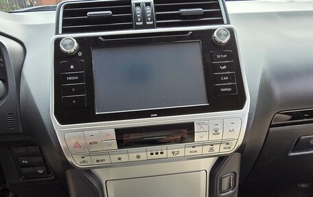Toyota Land Cruiser Prado 150 рестайлинг 2, 2017 год, 3 300 000 рублей, 5 фотография
