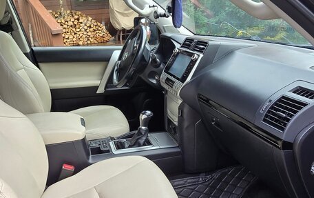 Toyota Land Cruiser Prado 150 рестайлинг 2, 2017 год, 3 300 000 рублей, 10 фотография