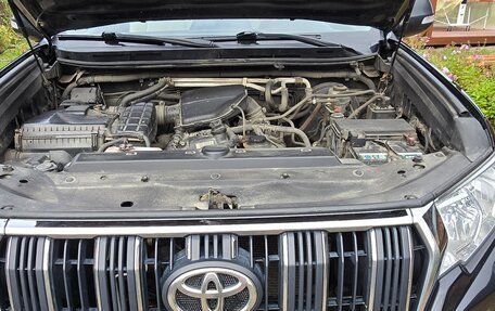 Toyota Land Cruiser Prado 150 рестайлинг 2, 2017 год, 3 300 000 рублей, 11 фотография
