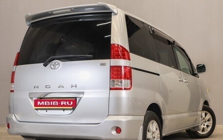Toyota Noah III, 2002 год, 1 149 000 рублей, 7 фотография