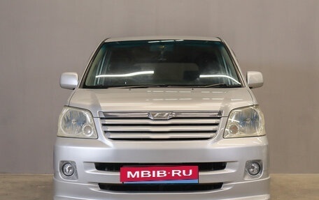 Toyota Noah III, 2002 год, 1 149 000 рублей, 2 фотография