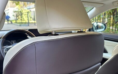 Lexus RX IV рестайлинг, 2019 год, 6 200 000 рублей, 4 фотография