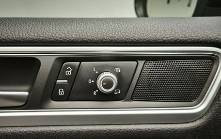 Volkswagen Touareg III, 2016 год, 3 100 000 рублей, 13 фотография