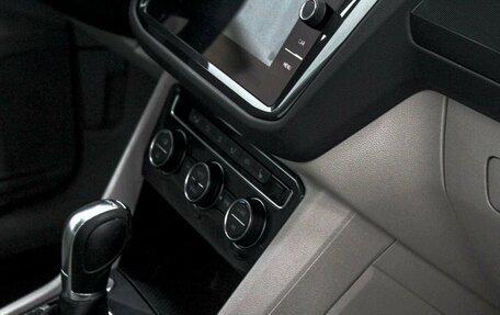 Volkswagen Tiguan II, 2017 год, 2 199 000 рублей, 10 фотография