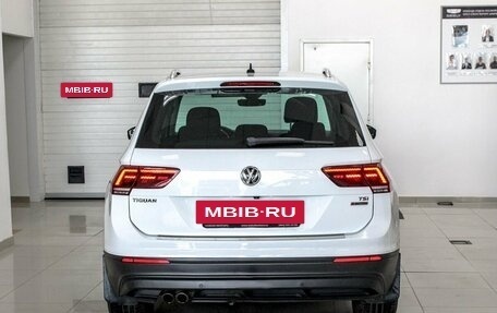 Volkswagen Tiguan II, 2017 год, 2 199 000 рублей, 3 фотография
