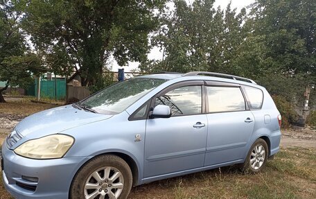 Toyota Avensis Verso I рестайлинг, 2004 год, 600 000 рублей, 2 фотография