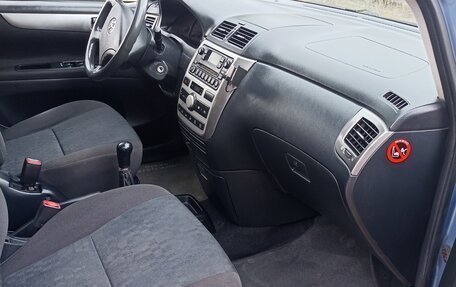 Toyota Avensis Verso I рестайлинг, 2004 год, 600 000 рублей, 8 фотография