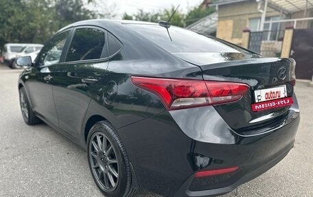 Hyundai Solaris II рестайлинг, 2017 год, 950 000 рублей, 2 фотография