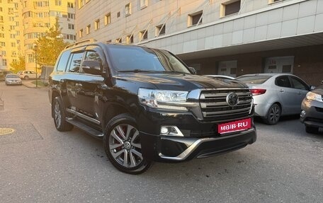 Toyota Land Cruiser 200, 2018 год, 6 200 000 рублей, 1 фотография