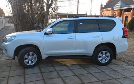 Toyota Land Cruiser Prado 150 рестайлинг 2, 2022 год, 8 400 000 рублей, 3 фотография