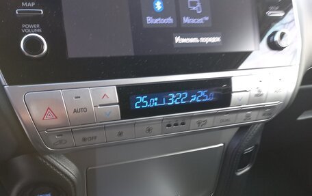 Toyota Land Cruiser Prado 150 рестайлинг 2, 2022 год, 8 400 000 рублей, 5 фотография