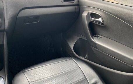 Volkswagen Polo VI (EU Market), 2011 год, 700 000 рублей, 10 фотография