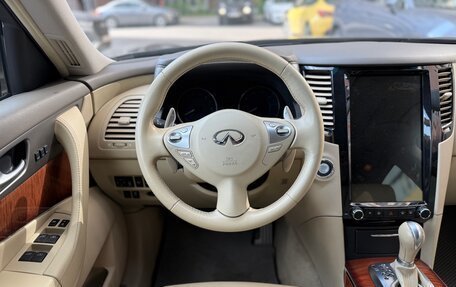 Infiniti QX70, 2015 год, 2 200 000 рублей, 15 фотография