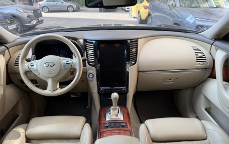 Infiniti QX70, 2015 год, 2 200 000 рублей, 14 фотография