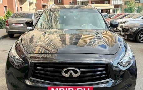 Infiniti QX70, 2015 год, 2 200 000 рублей, 6 фотография