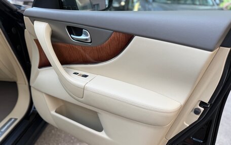 Infiniti QX70, 2015 год, 2 200 000 рублей, 18 фотография