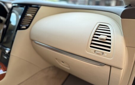 Infiniti QX70, 2015 год, 2 200 000 рублей, 19 фотография