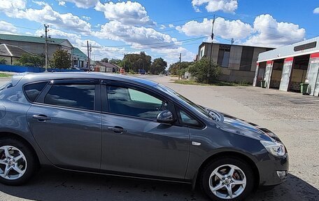 Opel Astra J, 2012 год, 900 000 рублей, 2 фотография