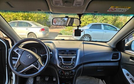Hyundai Solaris II рестайлинг, 2016 год, 950 000 рублей, 3 фотография