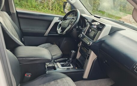 Toyota Land Cruiser Prado 150 рестайлинг 2, 2010 год, 1 999 000 рублей, 7 фотография