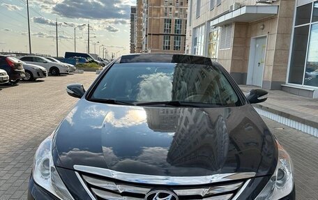 Hyundai Sonata VI, 2011 год, 1 560 000 рублей, 1 фотография