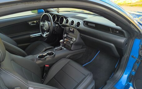 Ford Mustang VI рестайлинг, 2018 год, 2 200 000 рублей, 11 фотография