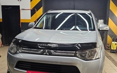 Mitsubishi Outlander III рестайлинг 3, 2012 год, 1 300 000 рублей, 2 фотография